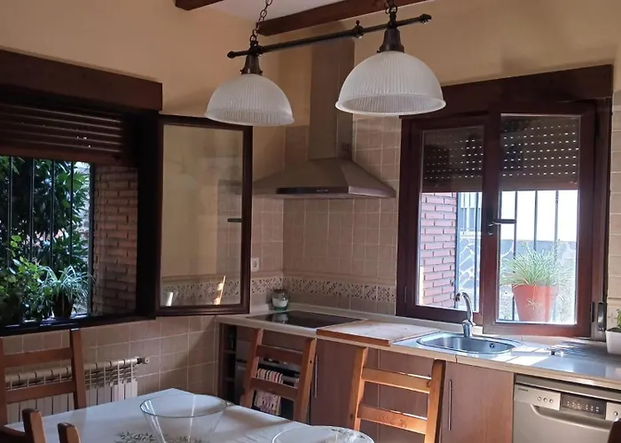 Leonor Con Piscina Privada * Casar de Palomero